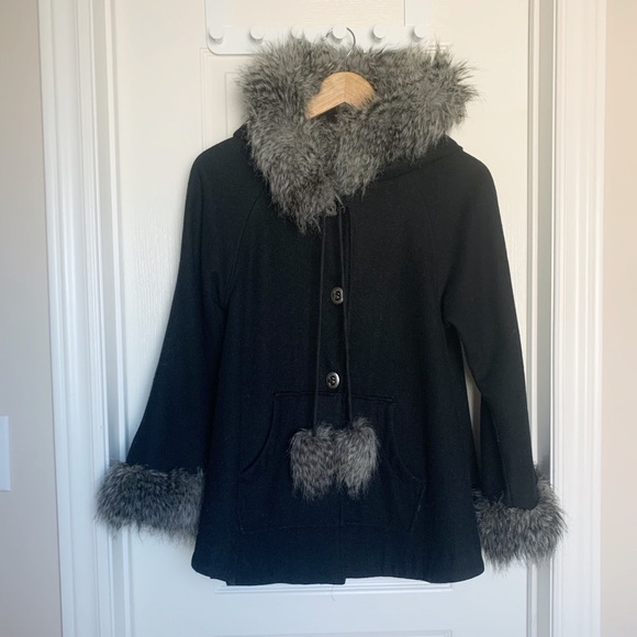 Guess faux fur poncho coat - Picture 4 of 9